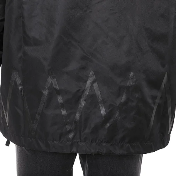 Nissa Revane Model Windbreaker Magic: The Gathering