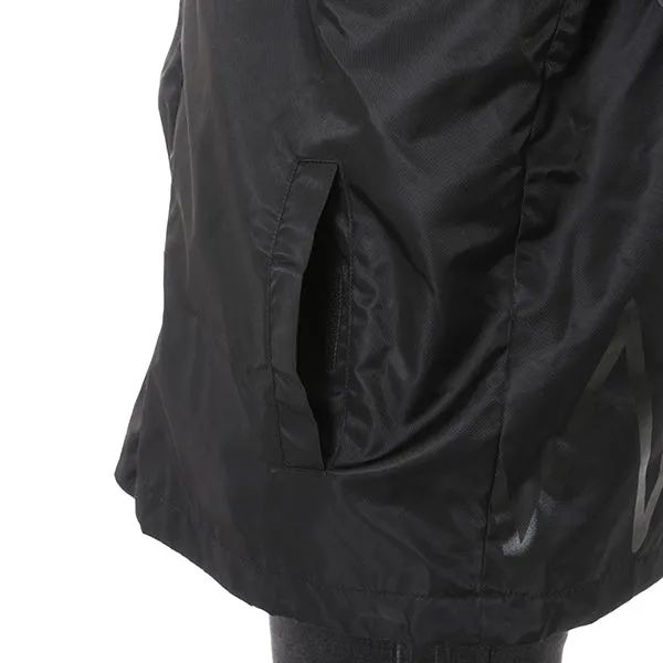 Nissa Revane Model Windbreaker Magic: The Gathering